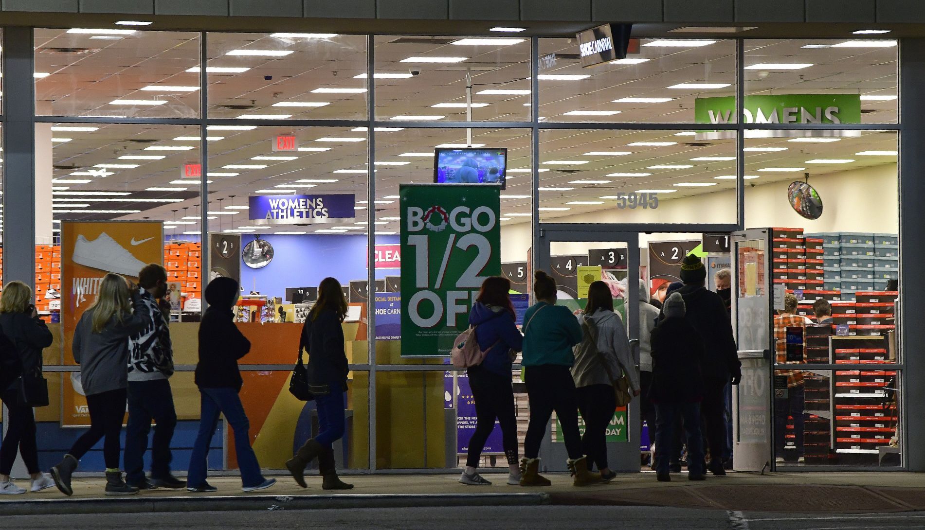 Black Friday Christmas shoppers